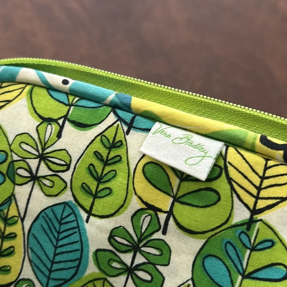 Vera Bradley iPad tablet case and zip around wallet. - Picture 6 of 10